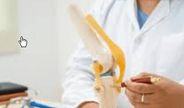 强烈建议骨质疏松的人多运动力量训练和平衡训练的多模式训练方案。原因很简单：骨骼、肌肉、姿势控制和跌倒风险并非孤立存在，而是密切相关。