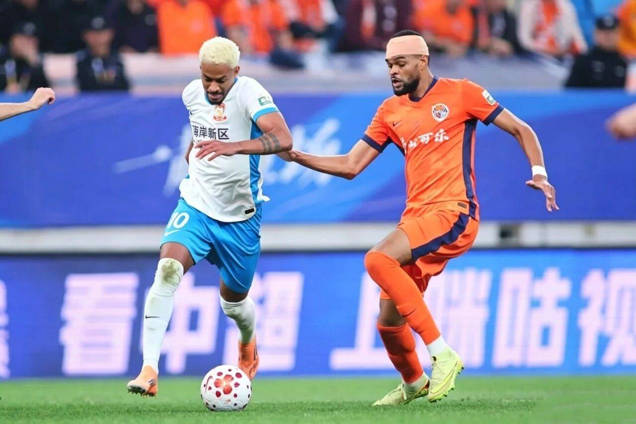 青岛德比0：0闷平——李昊神扑成唯一亮点