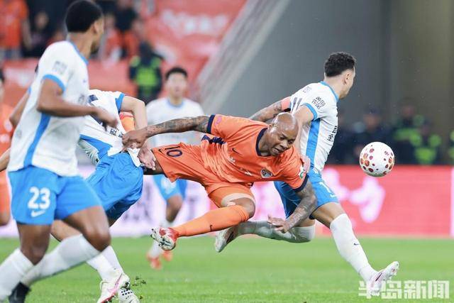 叶博亚进球被吹 李昊贡献神扑 “青岛德比”0:0握手言和