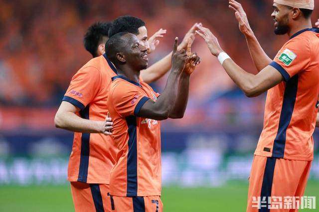 叶博亚进球被吹 李昊贡献神扑 “青岛德比”0:0握手言和