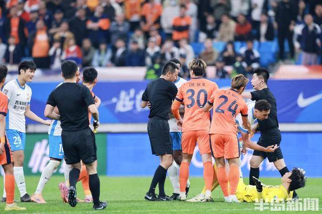 叶博亚进球被吹 李昊贡献神扑 “青岛德比”0:0握手言和