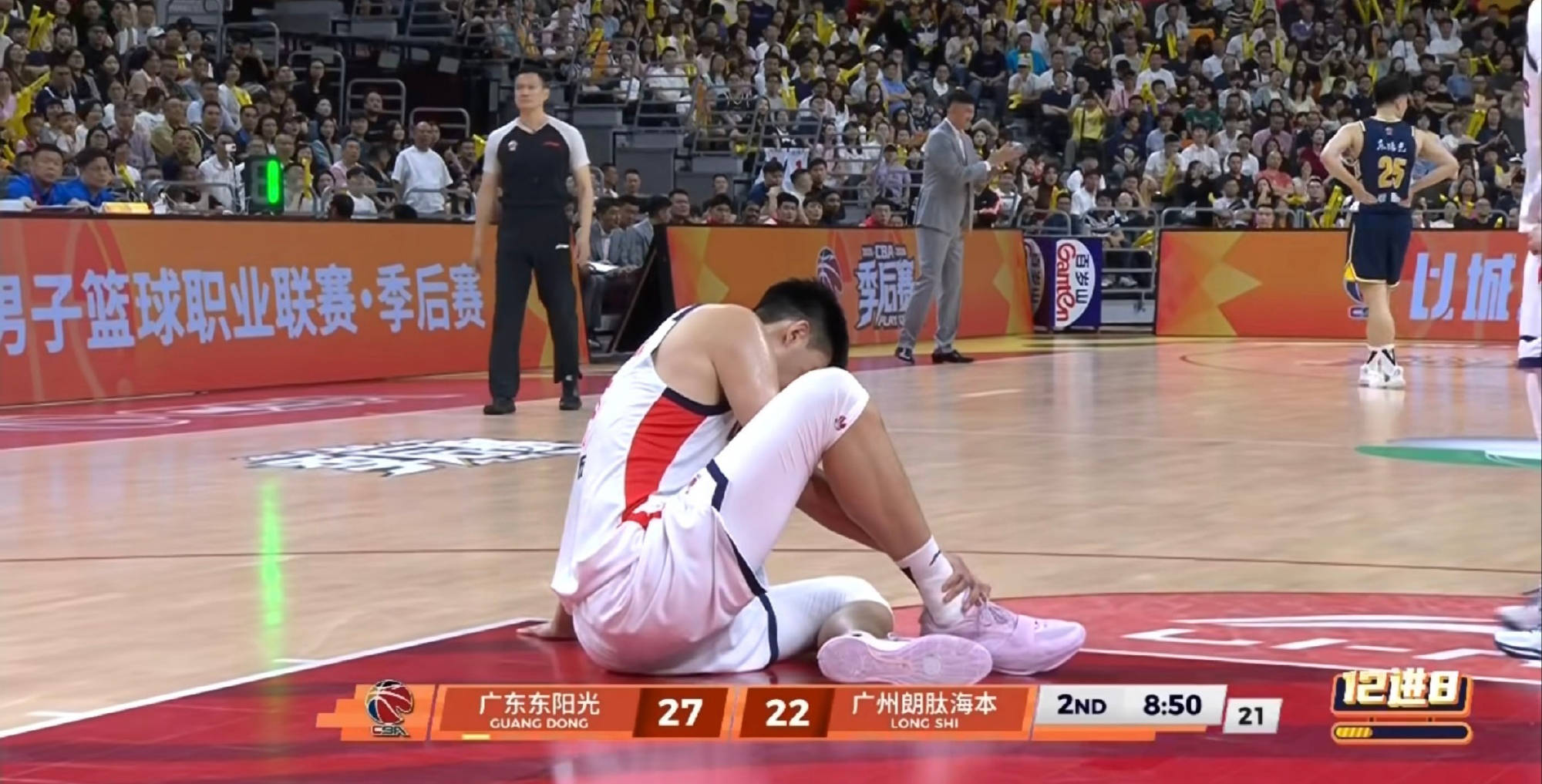 徐昕打爆广东内线！打脸杜锋不该放走！更衣室邱彪发飙，儒帅彻底变脸