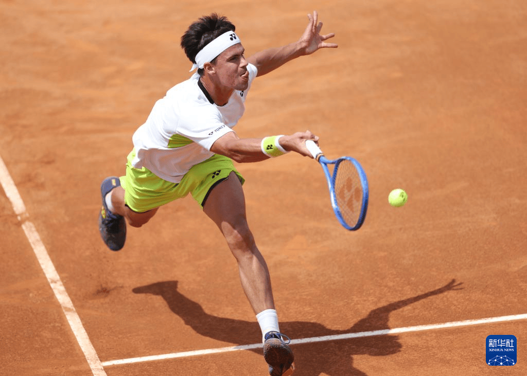 网球——ATP1000罗马站:张之臻止步首轮
