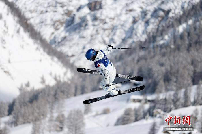 (米兰冬奥会)谷爱凌、李方慧摘得自由式滑雪女子U池金、银牌