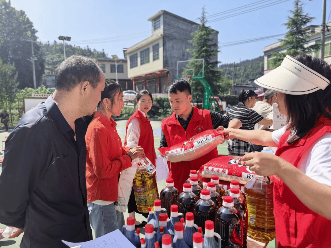 【移风易俗树新风】流动超市进户,文明积分治村