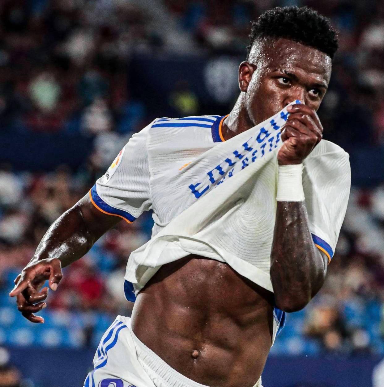 维尼修斯一脚踢碎桑巴幻想：巴西足球还剩多少传统基因？